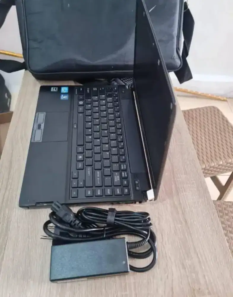 Toshiba Portege R830)Core i5 win 10+Dvd rom.500gb,14inch.mulus.ORI