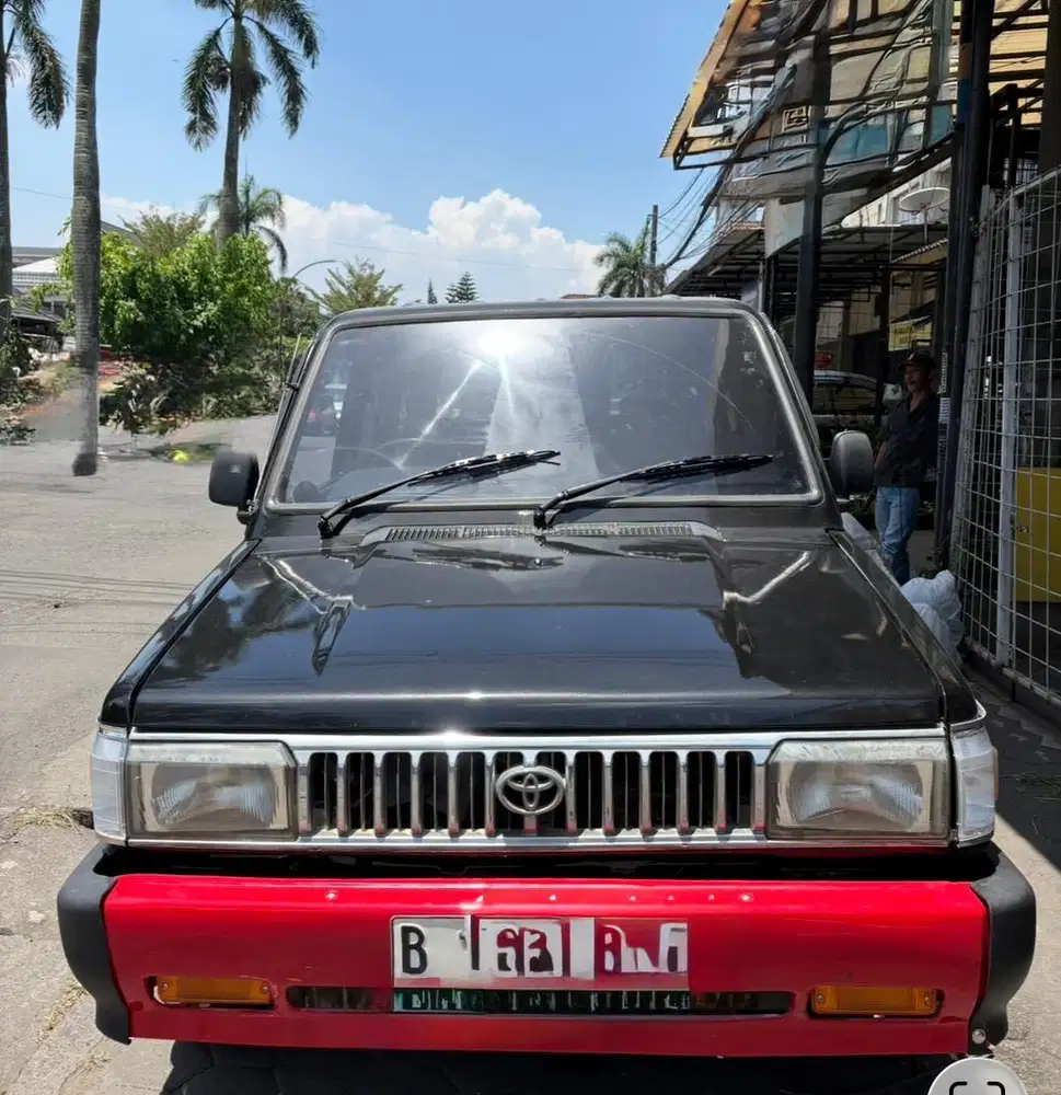 Kijang Super KF 40 minibus