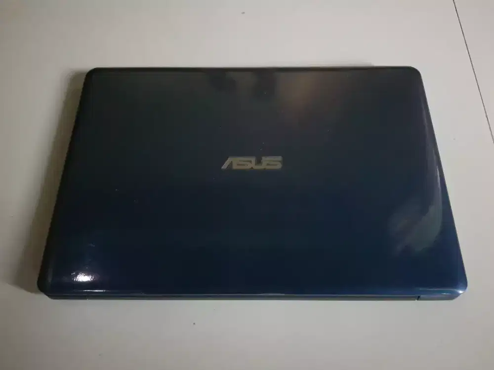 Notebook ASUS E203M mulus terawat