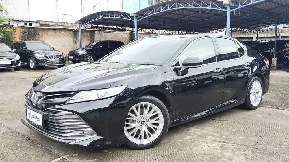 DP RENDAH - Toyota Camry 2.5 Hybrid-AT 2021