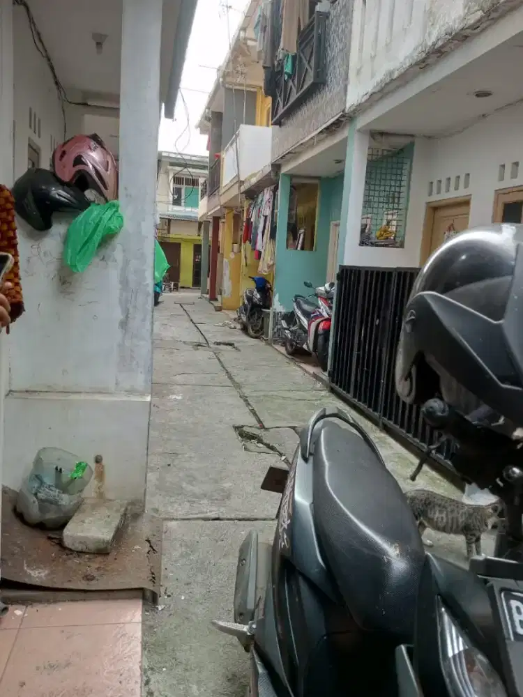 di kontrak rmh petak 2 lantai