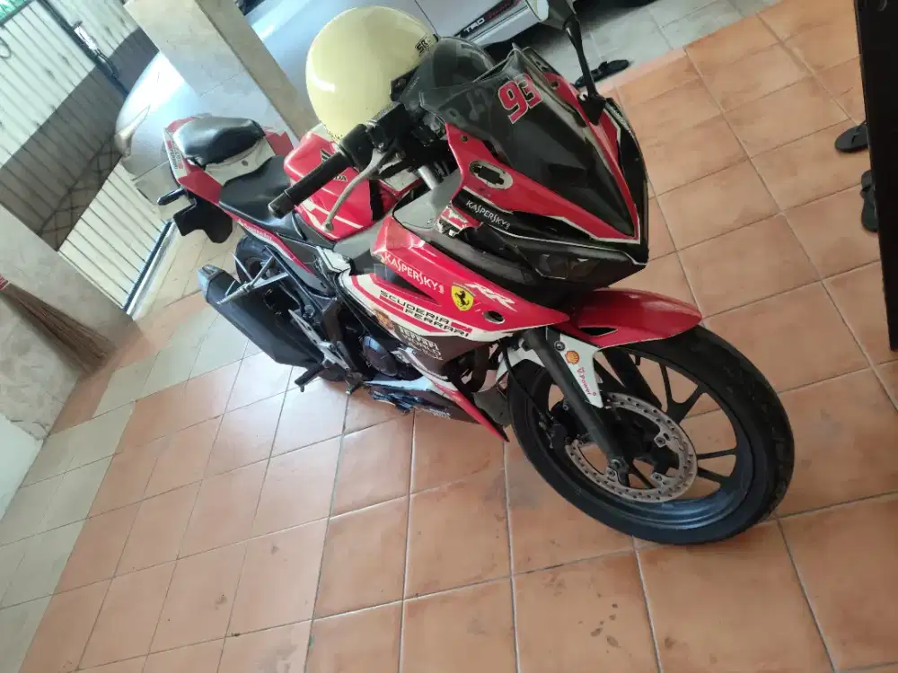 Dijual cepat motor cbr150r 2018