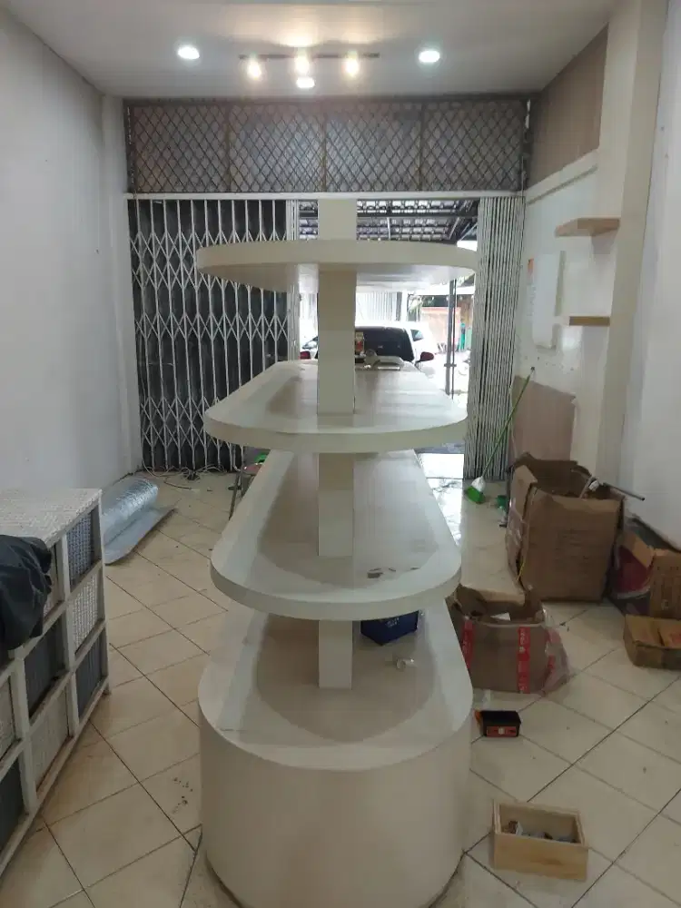 Lemari minimalis dan rak display toko