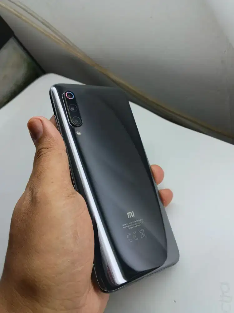 Xiaomi Mi 9 black piano