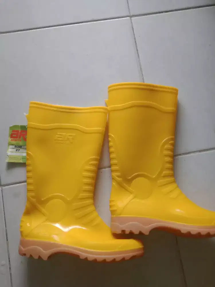 sepatu proyek kuning.. uk 27