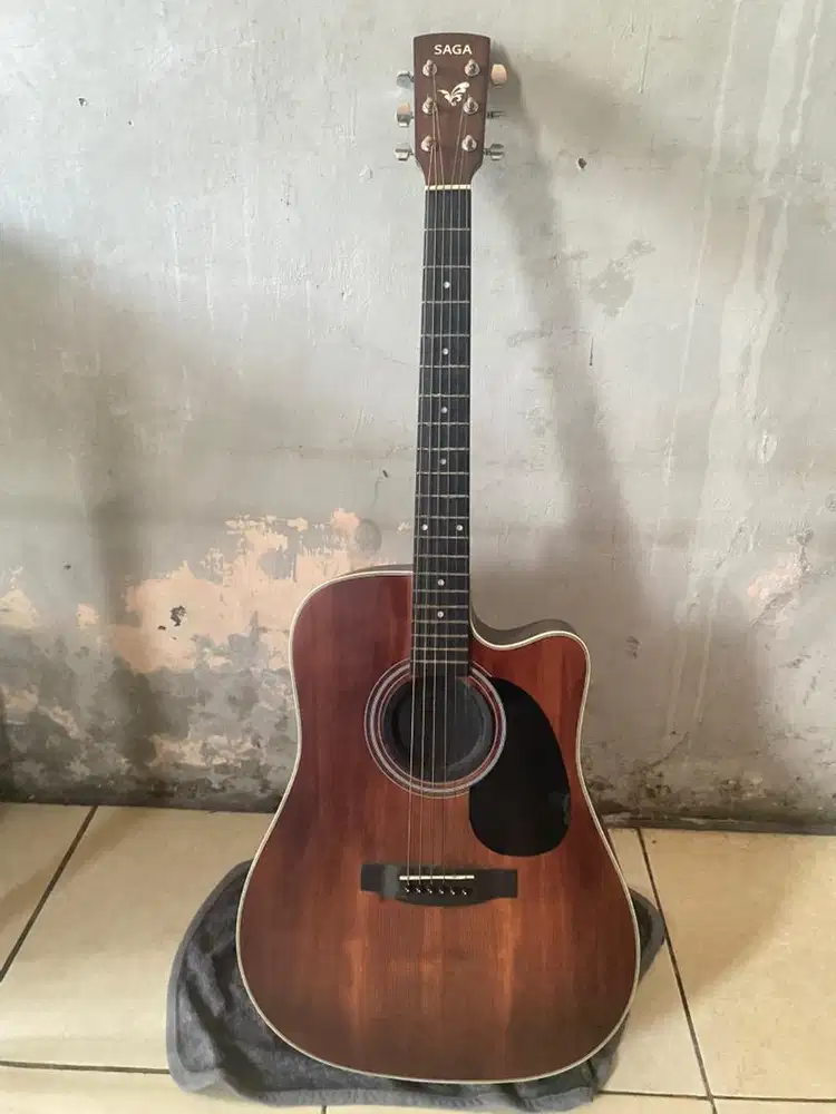 GITAR AKUSTIK SAGA
