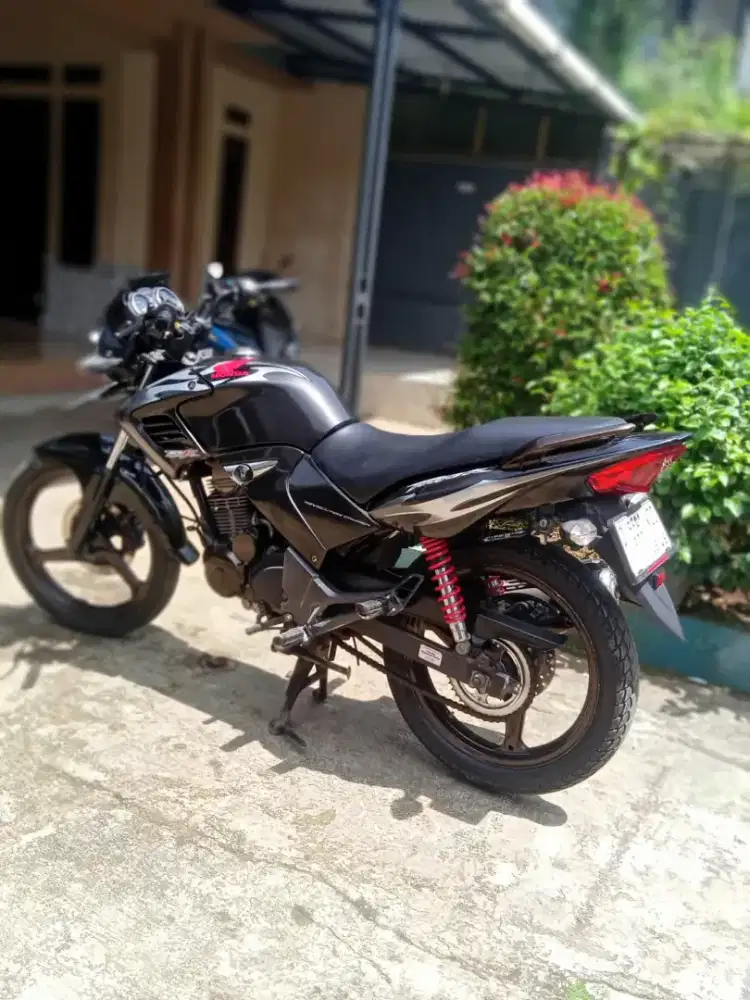 Tiger Revo plat bandung