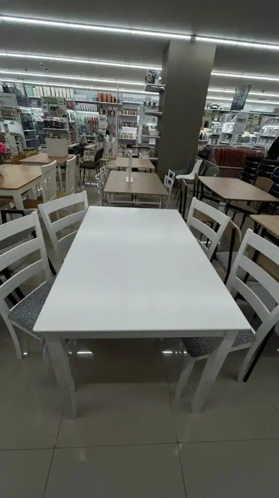 Set Meja Makan Minimalis