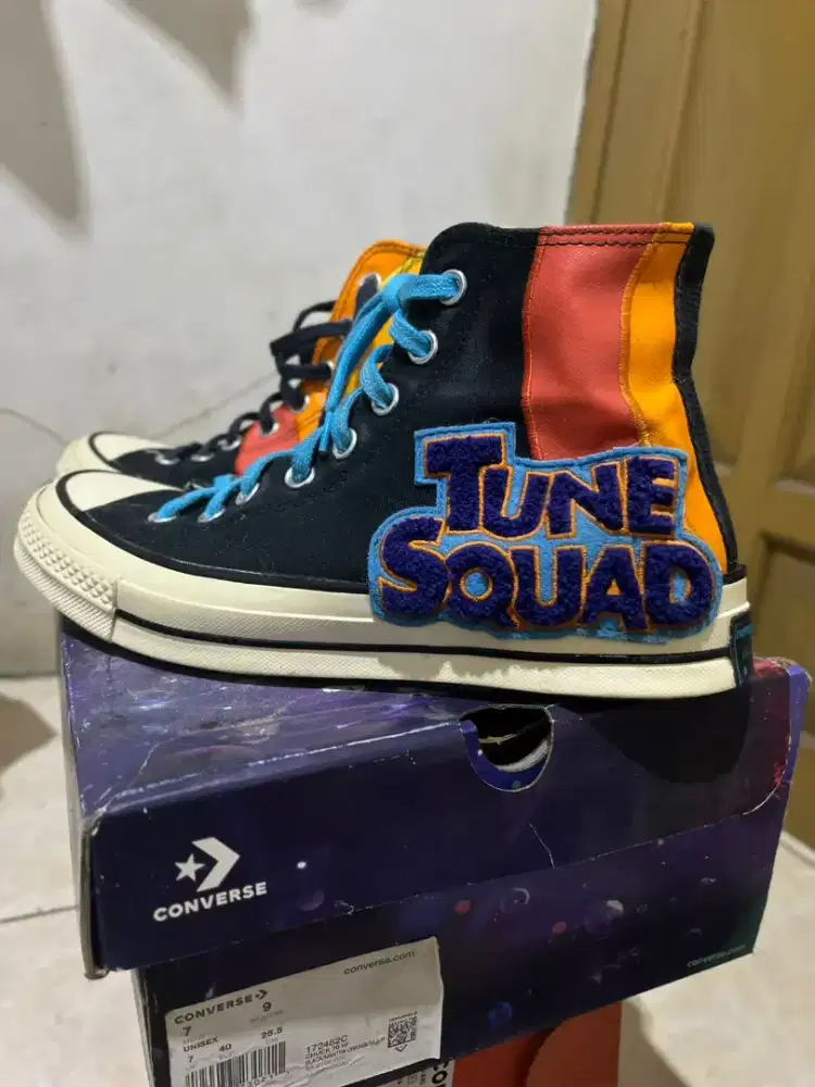 Sepatu converse Limited edition Tune squad