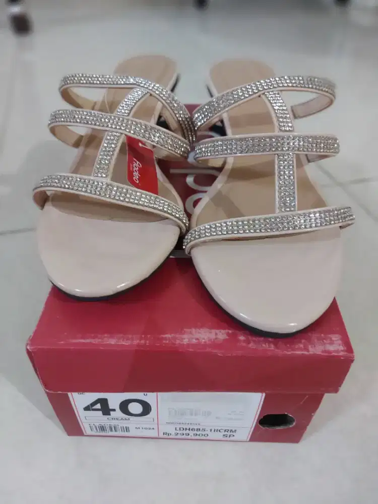 Sandal wanita Fladeo