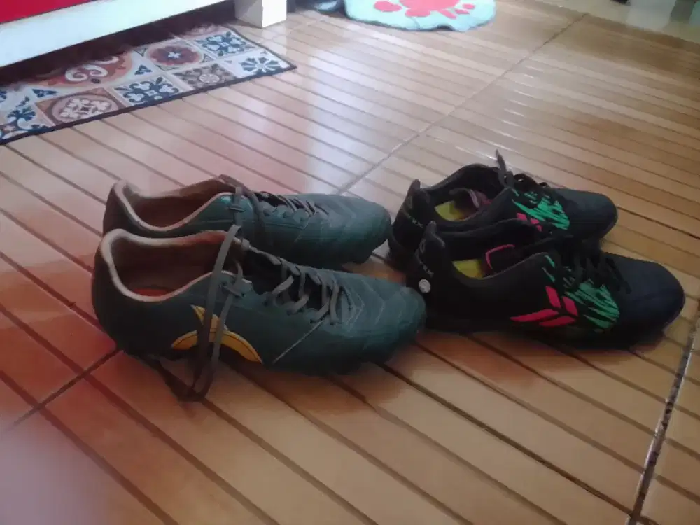 Sepatu bola & futsal