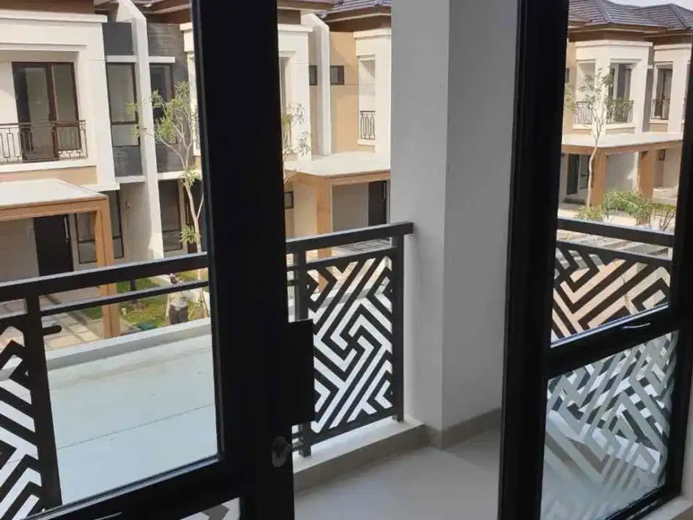 Podomoro Park
Cluster Amagriya Eka

2 lantai
Lt 126 m²
Lb 127m²
Lebar muka 8m
K tidur 3+1
K mandi 2+1
Powder room di lt dasar
Carport 2 mobil berkanopi
Pintu ada 2 (depan dan blkg) pintu 
belakang tembus taman, dan ke Club House
Listrik 2200watt
Air PDAM
