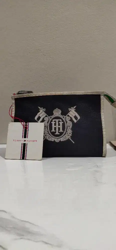 Tommy Hilfiger Toiletry Bag Authentic Preloved - Vintage