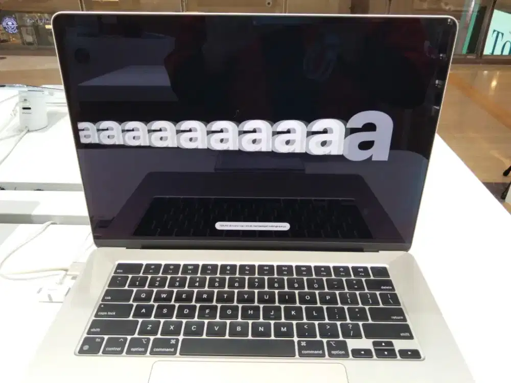 MacBook Air 15inci