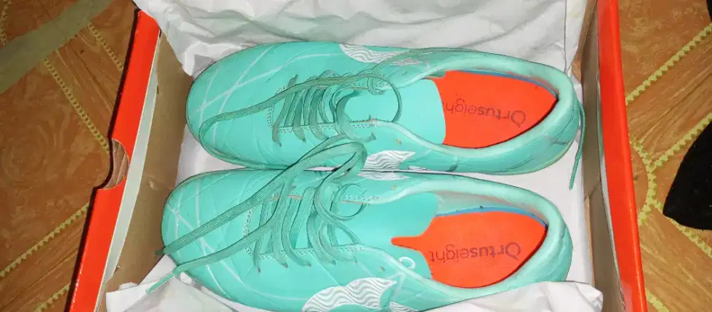 Sepatu Futsal ourtuseight