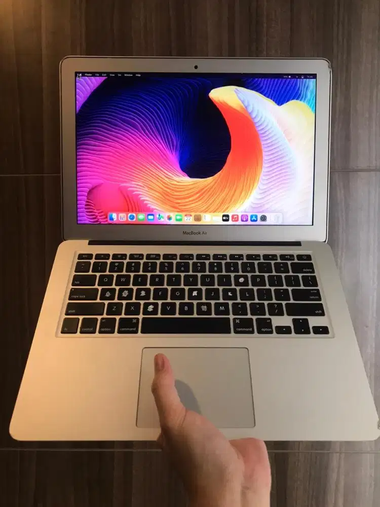 Macbook Air 2017 13 inch ibox Beli 2020 Good Condition.