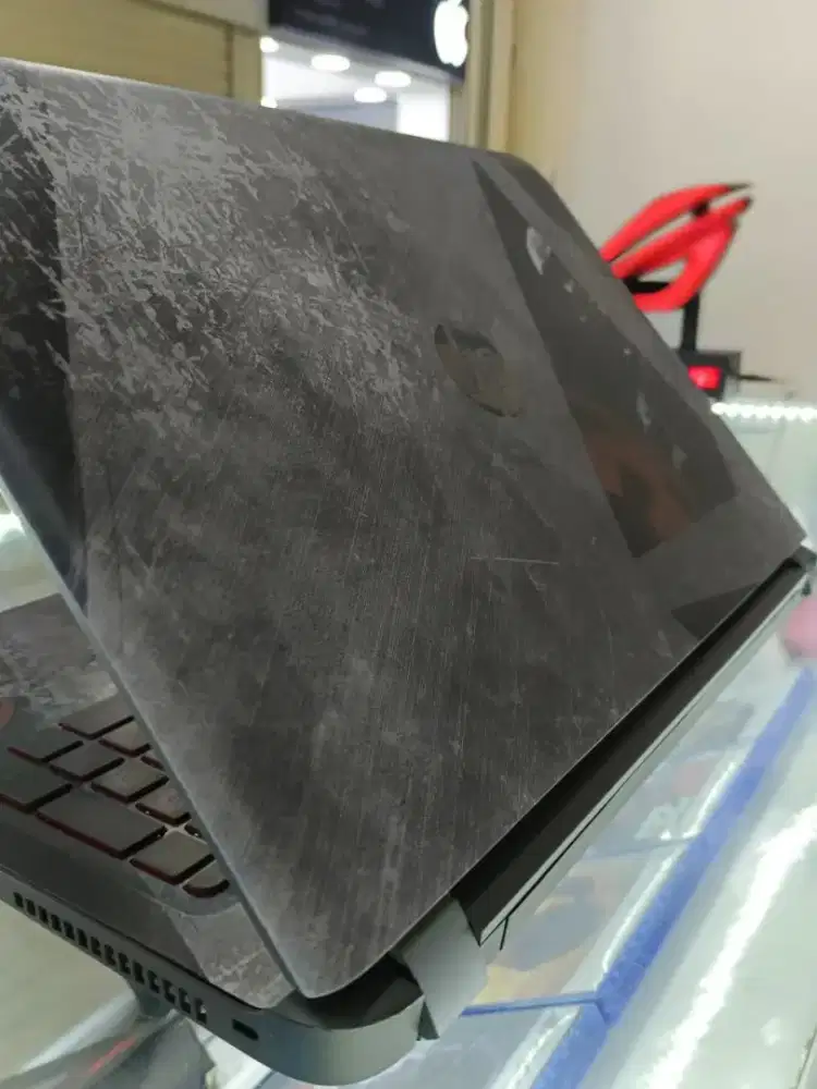 LAPTOP HP 15-an050nr Star Wars Special Edition

CPU i5-6200U