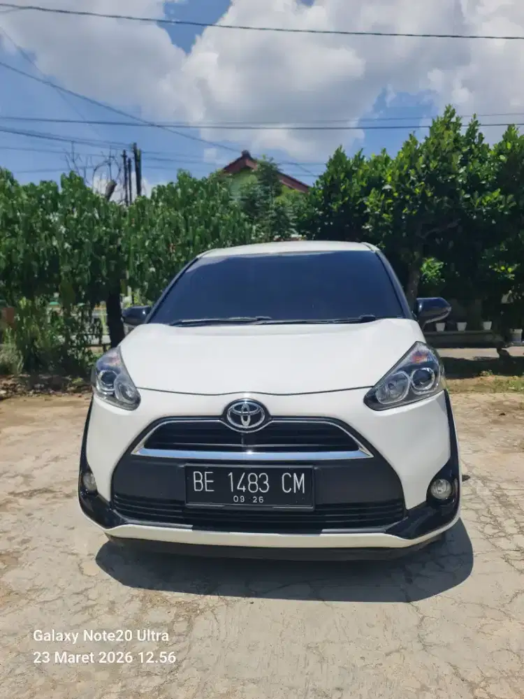 Dijual toyota sienta 2016 AT
