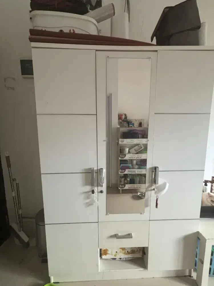 Lemari 3 pintu ada minus