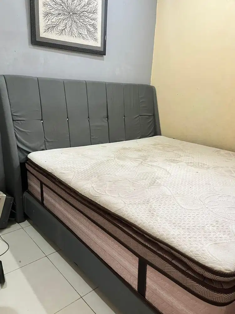 Dijual tempat tidur