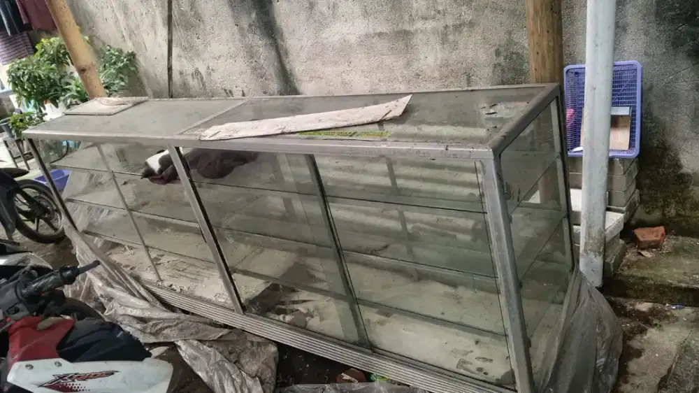 Etalase engga kepakai