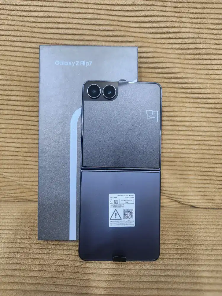 Samsung z flip 7 12/256 garansi resmi Indonesia 1 tahun bnob