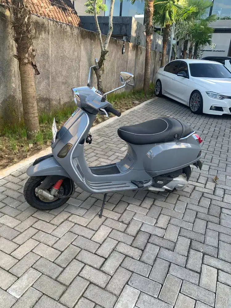 2018 Piaggio vespa s abu-abu – terawat, siap pakai