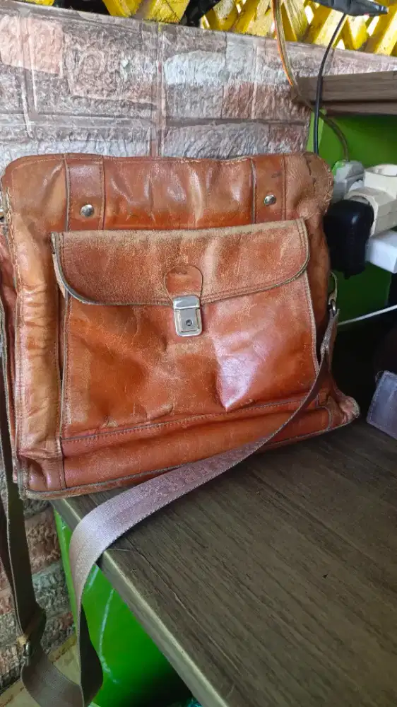 Di jual Tas kulit Asli untuk yg suka dan penampilan berbeda