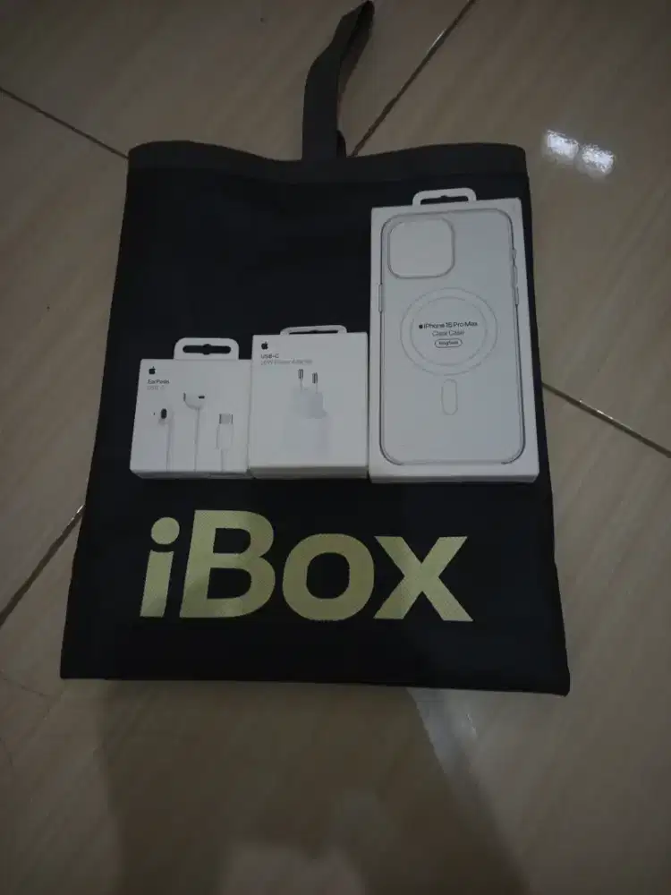 EarPods type C, Apple 20W USB-C Power Adapter, case iphone 15 pro max