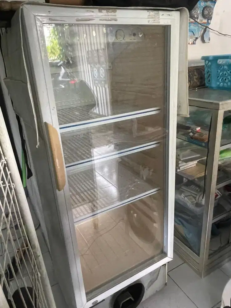 Showcase Kulkas minuman