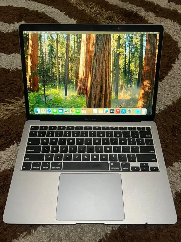 Macbook air 2020 8/256 gb i3
