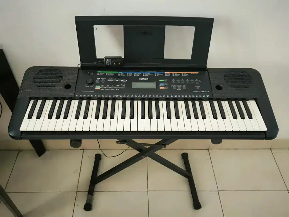 Keyboard kondisi bagus sama rak gratis