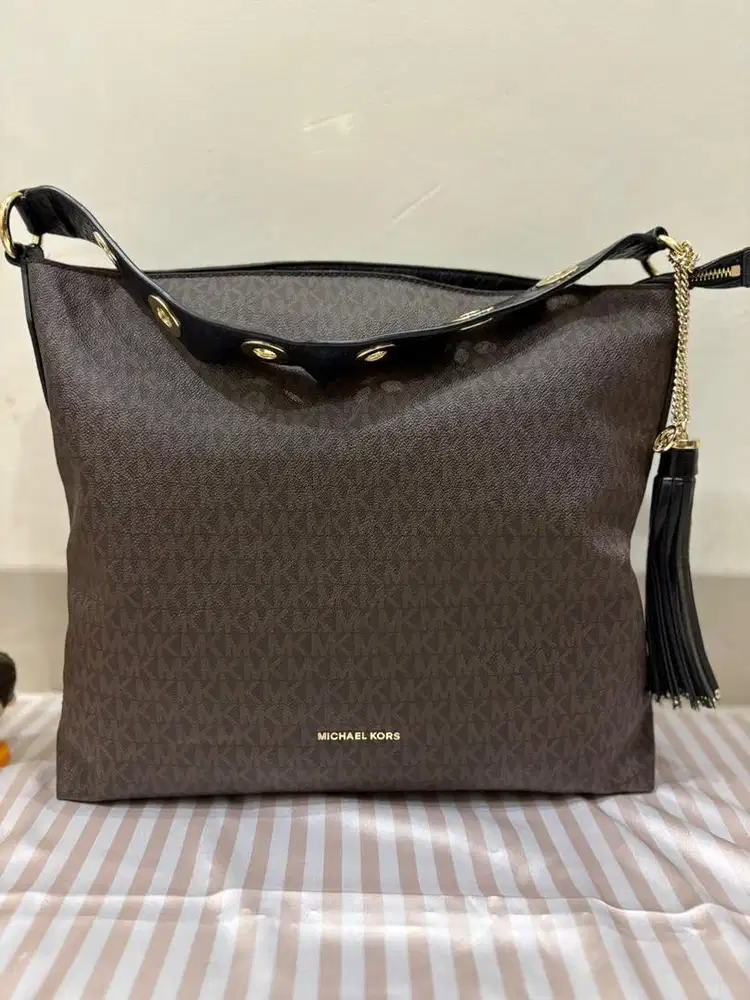 Preloved Tas Michael Kors Hobo brown siganture
