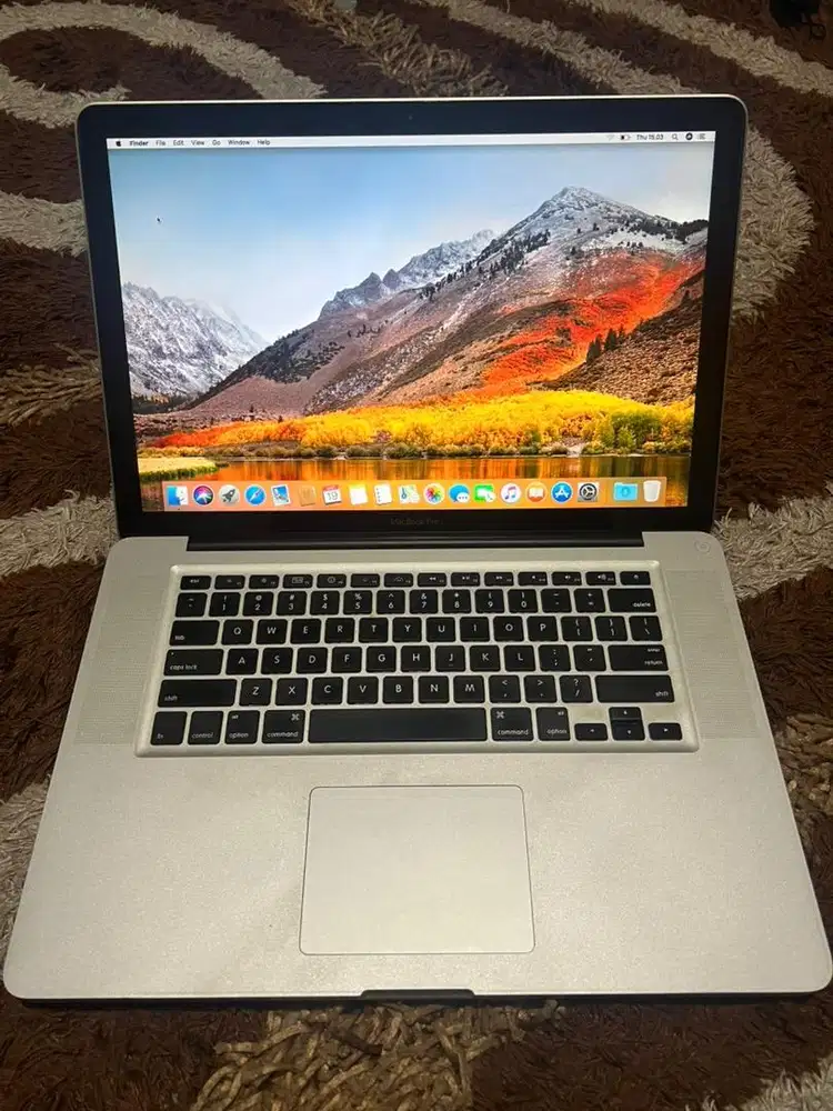 Macbook pro 15 inch i7 8/500gb