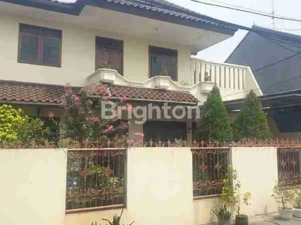 Dijual rumah 2 lantai kondisi bagus kokoh rapi langsung bisa huni di Meruya jakarta barat atau untuk investasi