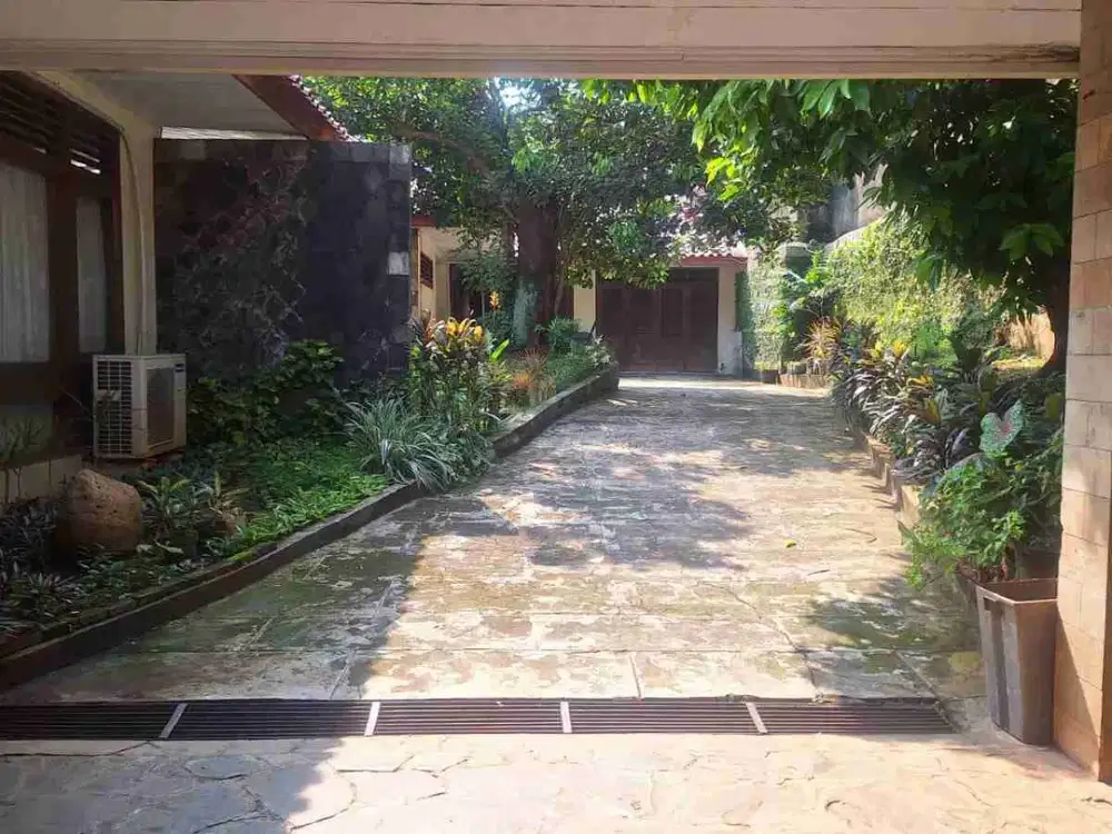 rumah kebun Di kemang Timur