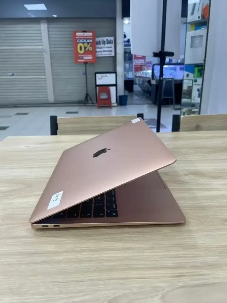 Macbook air M 1 8/256