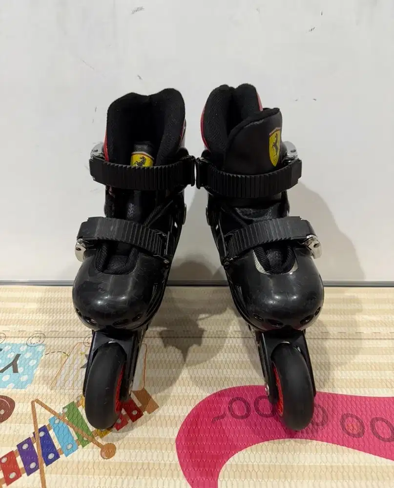 dijual sepatu roda anak ferrari