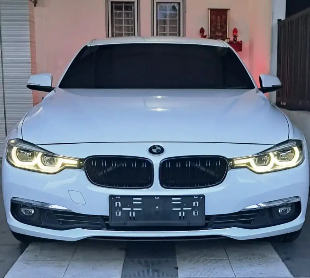 BMW 320i F30 LCi 2018 / 2019