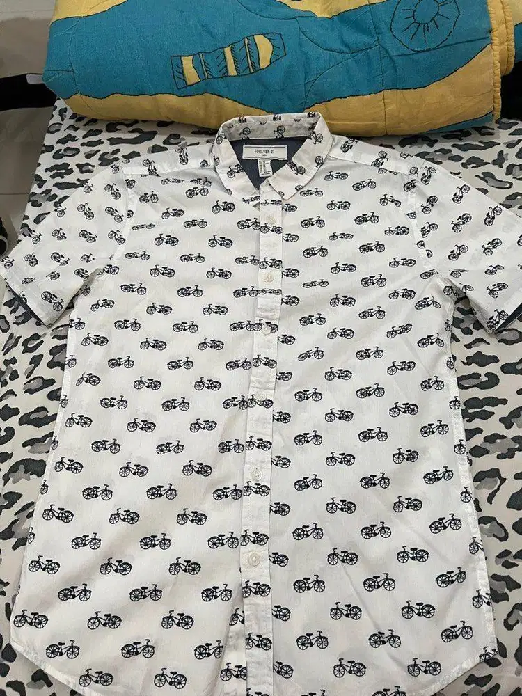 Forever 21 Men short sleeve shirt, bicycle theme, white; size XS, 2nd