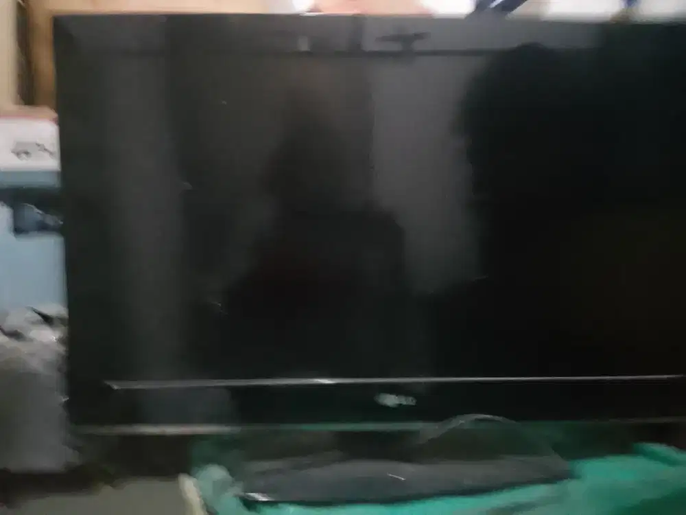 Dijual TV LCD merk LG 32 inci, second, masih bagus dan masih menyala