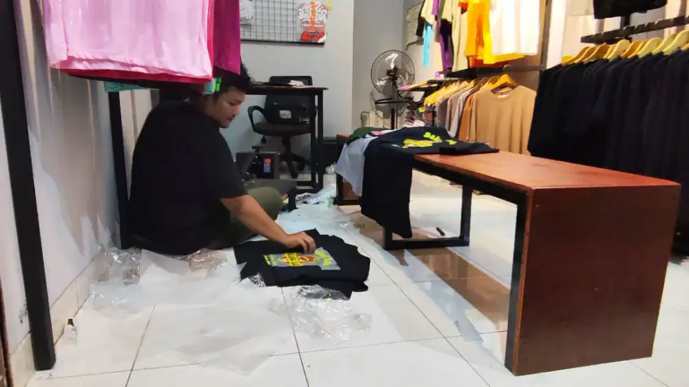 Lowongan Pekerjaan Jaga Toko Baju