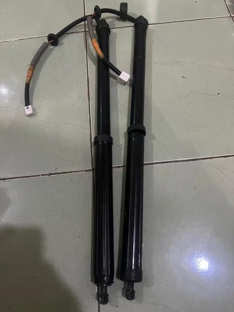 Hydrolik bagasi fortuner vrz sebalh kiri normal sebelah kanan mati