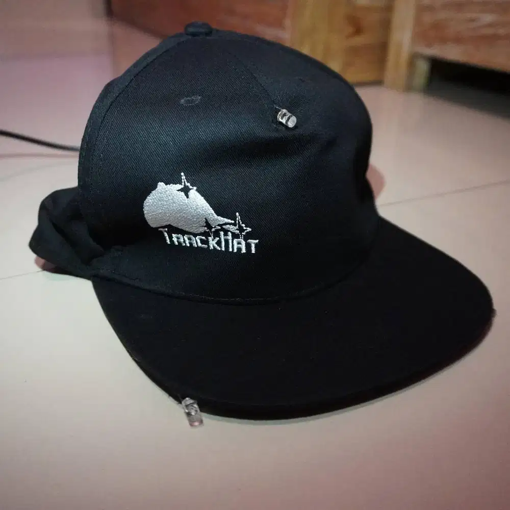 Topi IR TrackHat + PS3 Eye Camera untuk Tracking Kepala saat Gaming