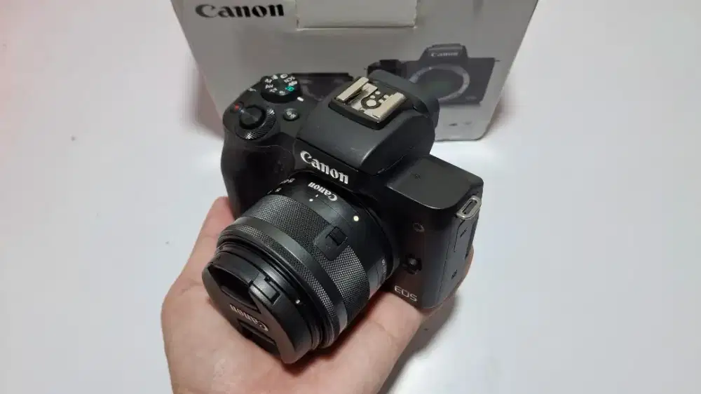 Kamera Canon M50 kit 15-45mm is stm