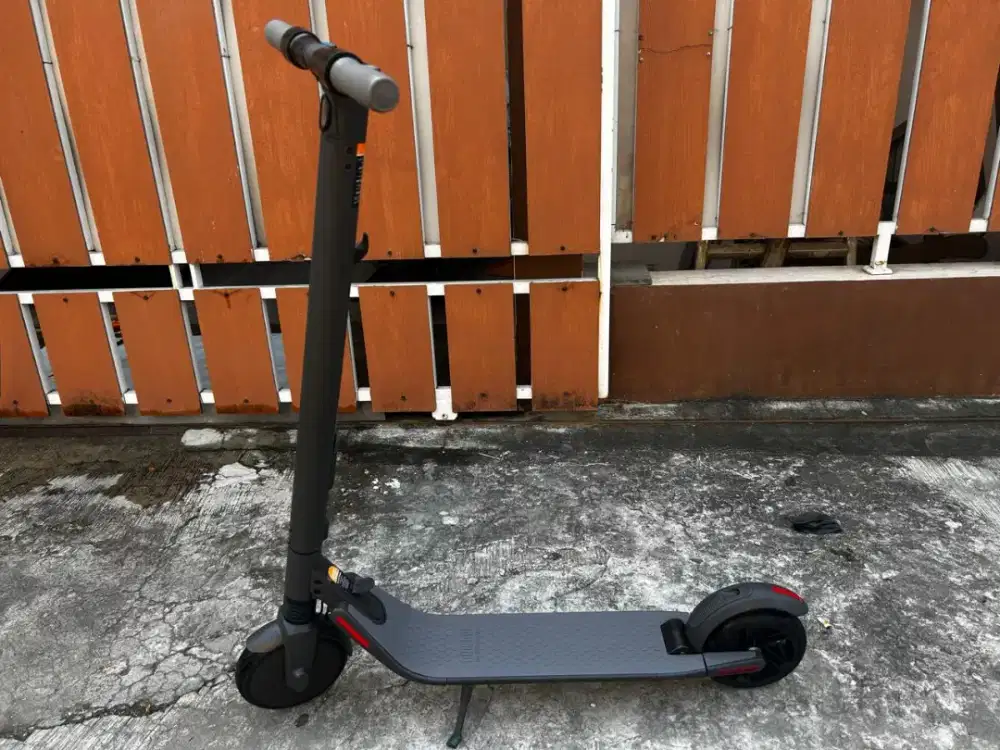Skuter Segway Ninebot ES2 Km Rendah