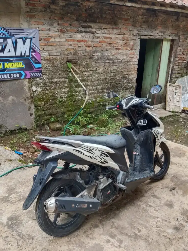 Di jual motor honda vario 2014