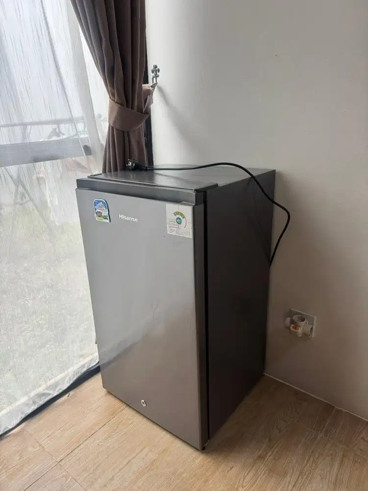 Kulkas Mini/Portable Hisense RR120D4IGN – Hemat Listrik & Elegan