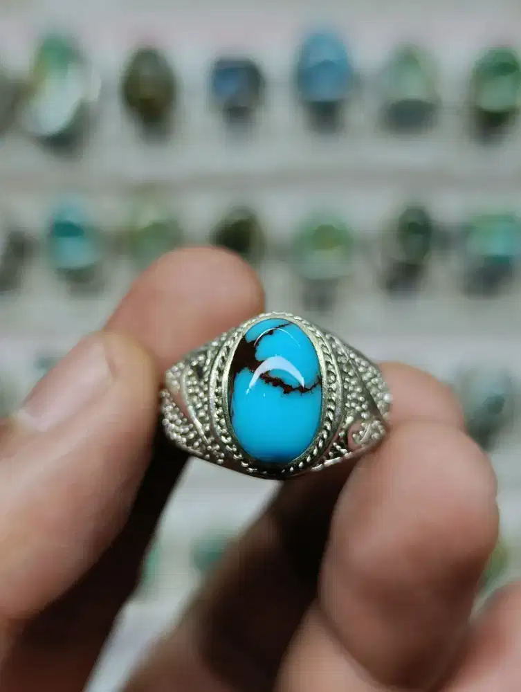 Pirus mesir urat merah kinclong top kantoran