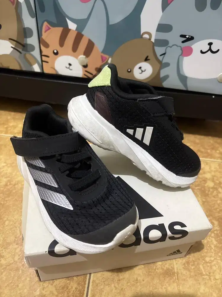 Prolove sepatu adidas course a pied UK 5K (nego tipis)